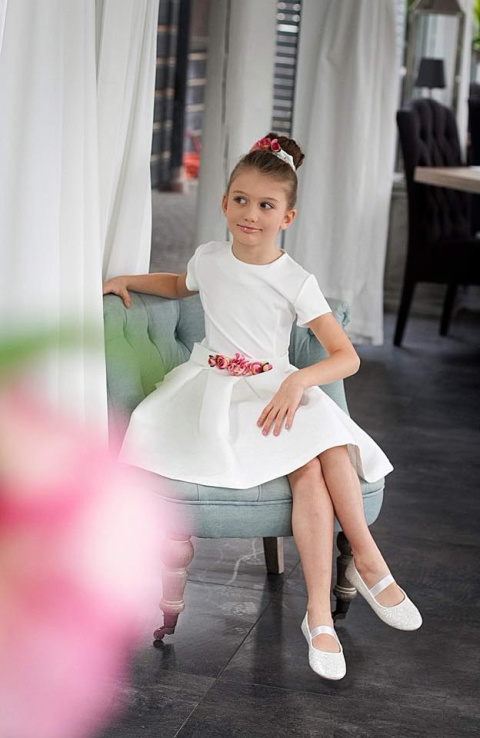 Elegancka, rozkloszowana sukienka Tosia z bolerkiem (ecrue) Elegancka, rozkloszowana sukienka Tosia z bolerkiem (ecrue)