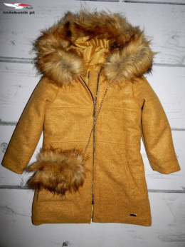An elegant winter coat with fur