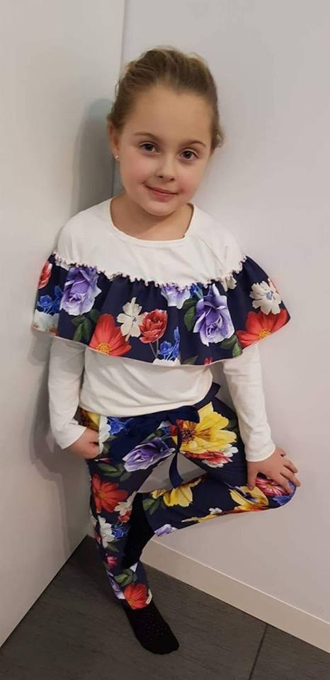 Elegancki komplet w KWIATY z falbanką i kokardą Elegancki komplet w KWIATY z falbanką i kokardą