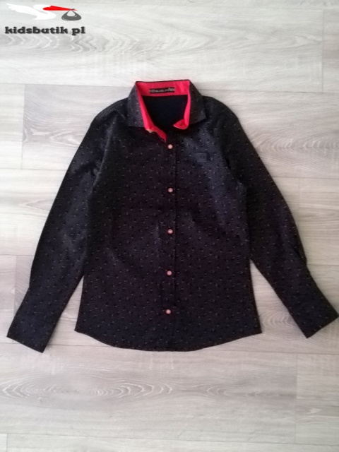 Elegancka czarna koszula w musztardowy deseń z taśmą na plecach Elegancka czarna koszula w musztardowy deseń z taśmą na plecach