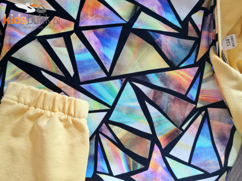 Bluza z kapturem KOLOROWE TRÓJKĄTY Bluza z kapturem KOLOROWE TRÓJKĄTY