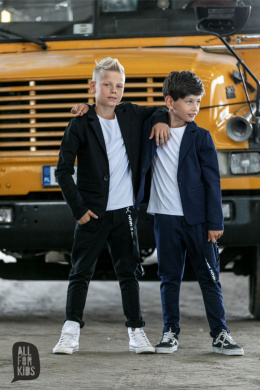 Sporty, smooth suit with detachable braces - navy