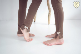 Chocolate leggings with bows