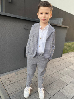A sporty elegant suit in a black and white houndstooth