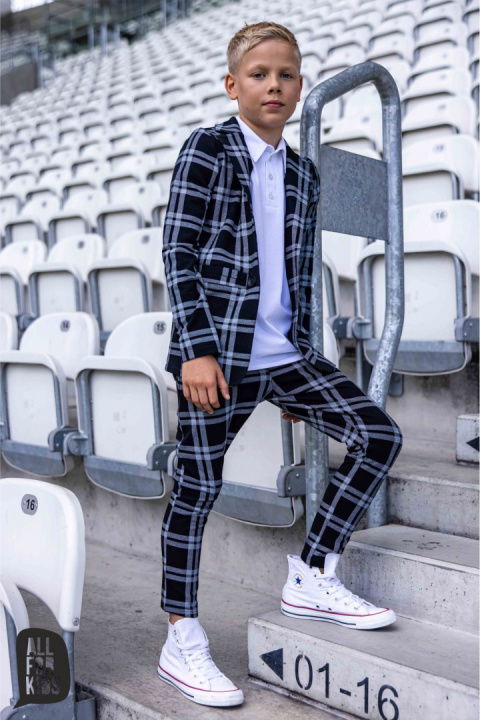 Elegancko sportowy czarny garnitur w kratkę Elegancko sportowy czarny garnitur w kratkę