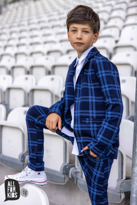 Elegancko sportowy granatowy garnitur w kratkę Elegancko sportowy granatowy garnitur w kratkę