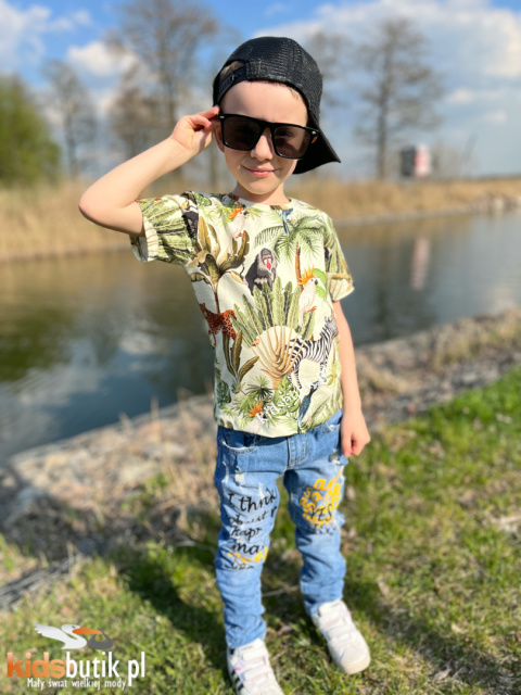 Spodnie jeans z przetarciami i napisami Spodnie jeans z przetarciami i napisami