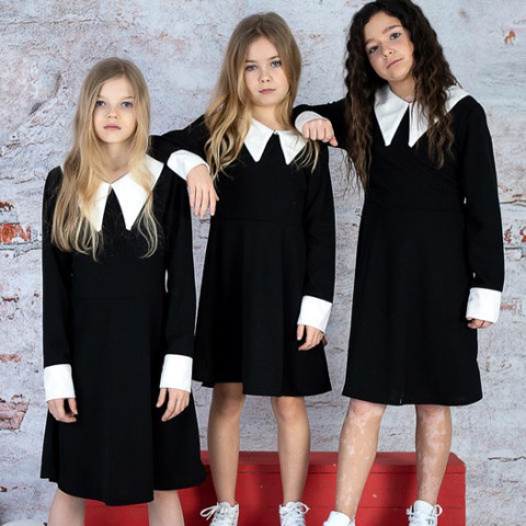 Elegancka sukienka a'la Wednesday z białym kołnierzykiem i mankietami Elegancka sukienka a'la Wednesday z białym kołnierzykiem i mankietami