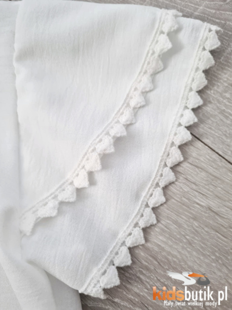 Elegancka biała bluzka z wiązaniem i podwójnymi rękawkami z koronkowymi serduszkami Elegancka biała bluzka z wiązaniem i podwójnymi rękawkami z koronkowymi serduszkami